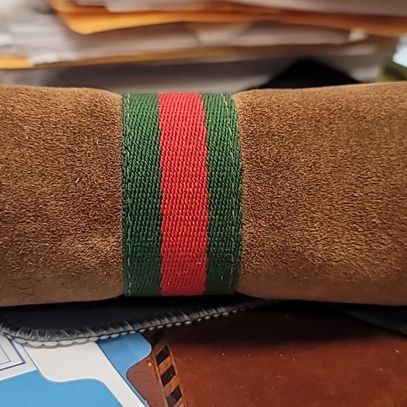 GUCCI CLUTCH - Picture 4 of 4